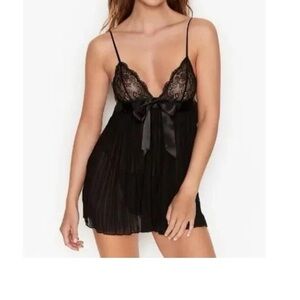 NWOT Victoria's Secret Black Floral Lace Bra Pleated Skirt Bow Babydoll sz L